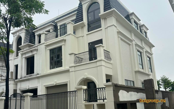 Thi công cửa sổ nhôm kính cho dãy biệt thự cao cấp tại Kim Chung Di Trạch